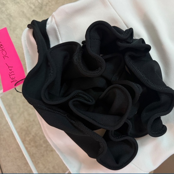 Betsy Johnson White dress with black flower, Size M, NWT - Picture 4 of 10